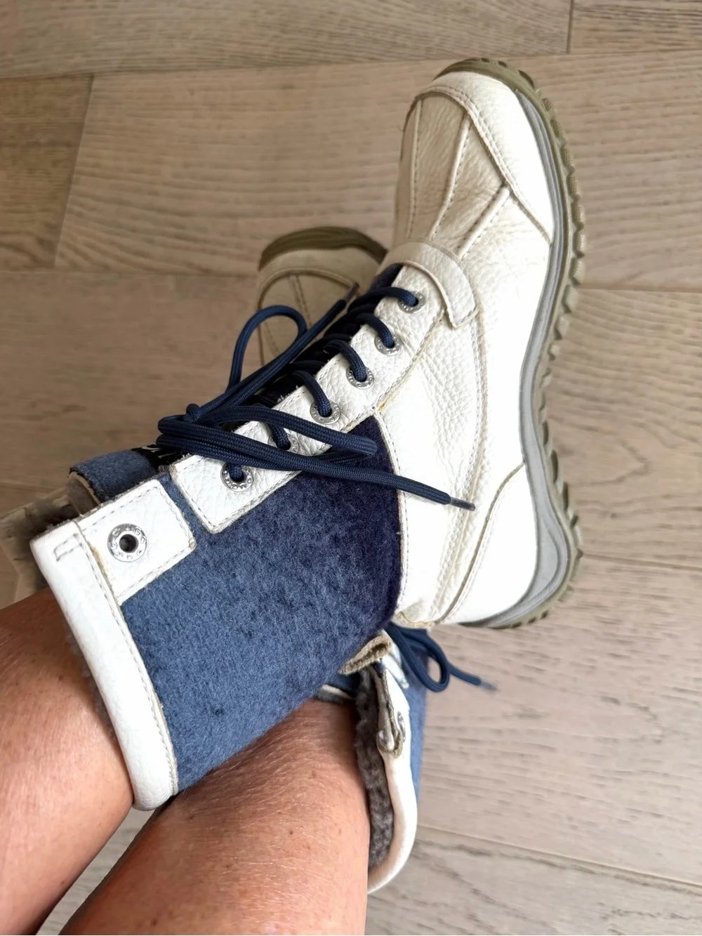 UGG Adirondack II Waterproof Winter Boots Blue Ombré Leather Size 6